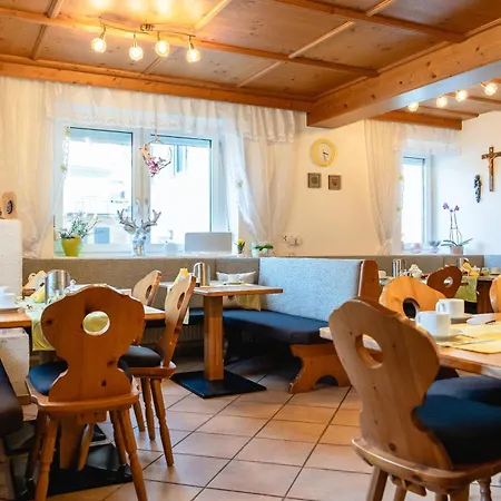 马拉德膳食公寓