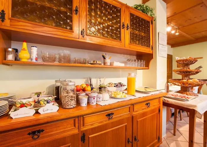 马拉德膳食公寓 4*